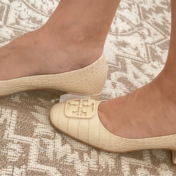 Tory Burch Cream Georgia Croc-Embossed  Leather Pump - Picture 2 of 5